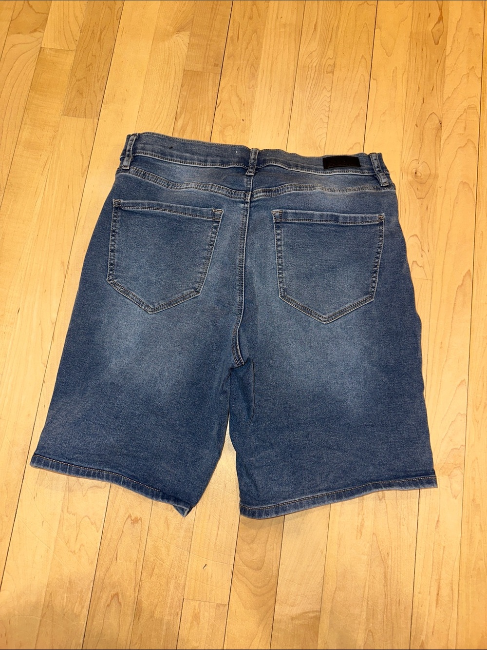 Nicole Miller Mid-Blue Denim Bermuda Shorts with Back Pockets - Picture 2 of 2